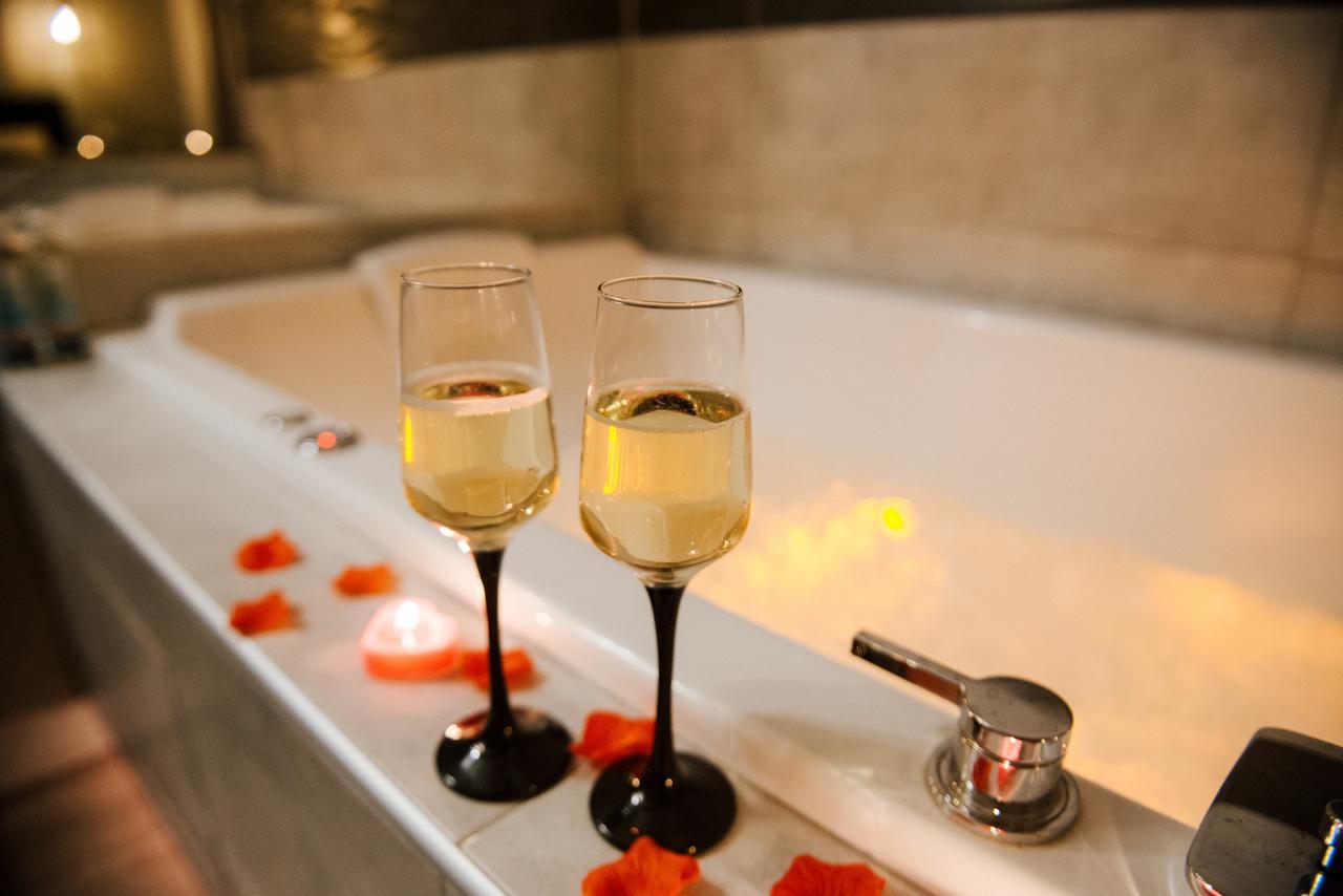 La Suite Romantique Avec Jacuzzi Au Coeur De Perpignan Exterior foto