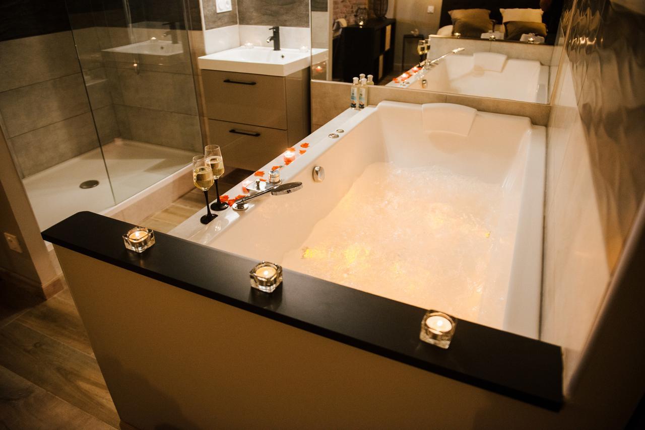 La Suite Romantique Avec Jacuzzi Au Coeur De Perpignan Exterior foto